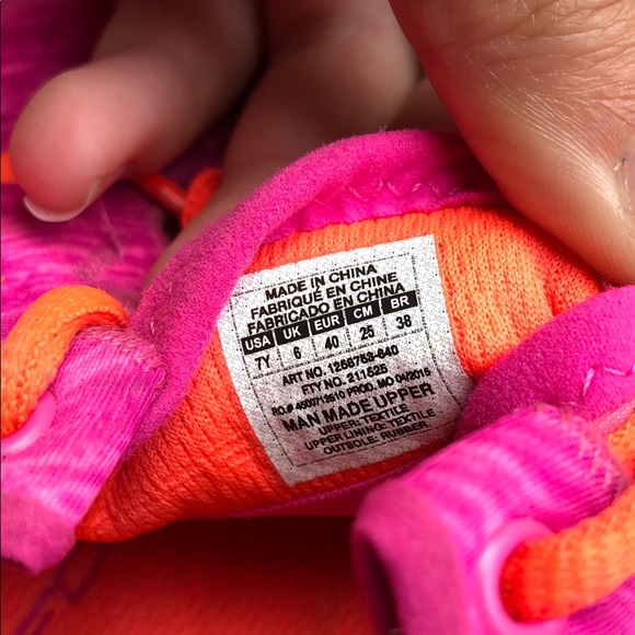 kids pink under armour shoes - Picture 3 of 3